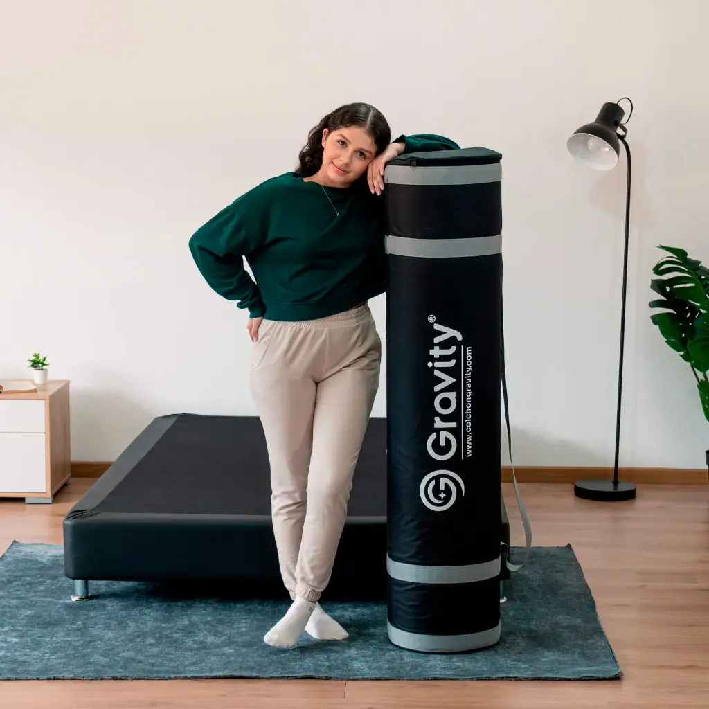 colchon_gravityP24_modelo.webp